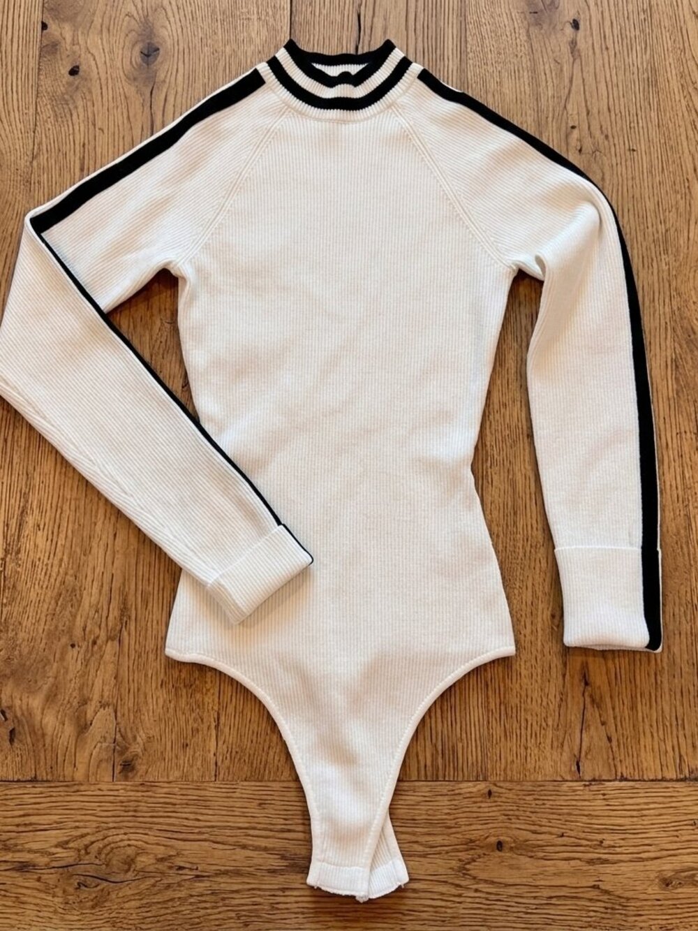 Le Leis White Black Trim Ribbed Mock Neck Long Sleeve Bodysuit S